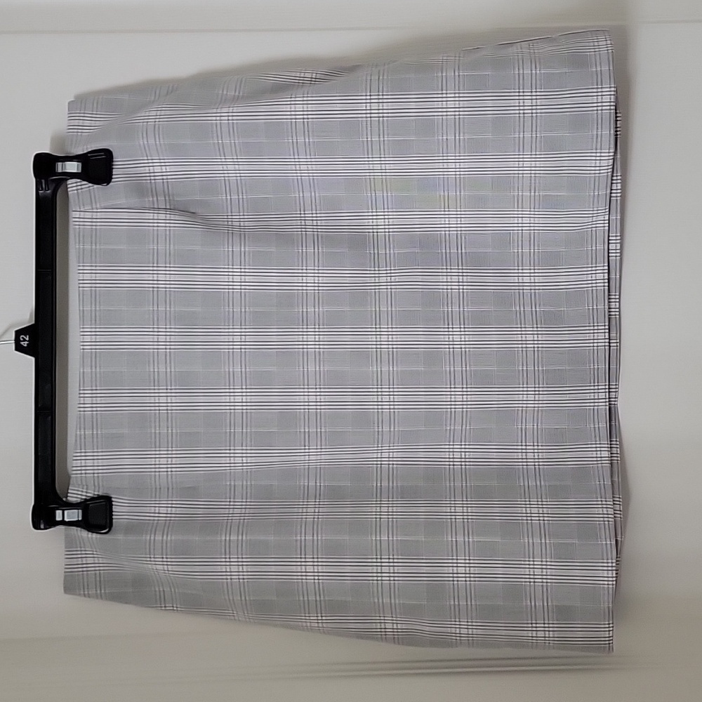 H&M Size 10 Light Gray & White Plaid Mini Skirt, Lined. Gently Used Condition